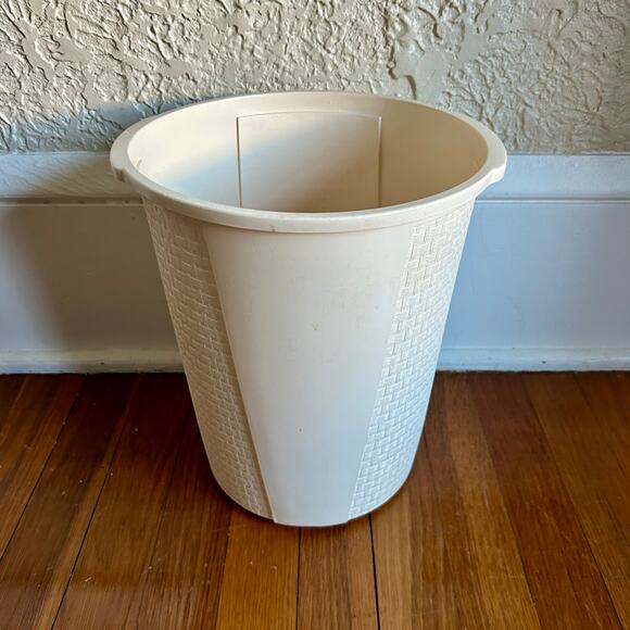 Vintage Woven Texture Beige Plastic Wastebasket, Retro 1970s/80s Style - Picture 8 of 11